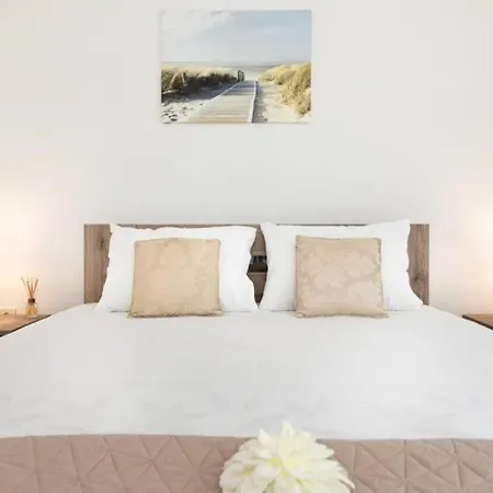 아파트 Family Apartment Natali Punat W Grill And Parking Lot 푸나트