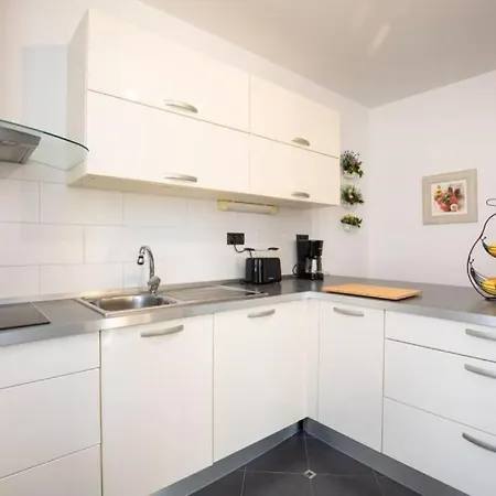 Family Apartment Natali Punat W Grill And Parking Lot 아파트