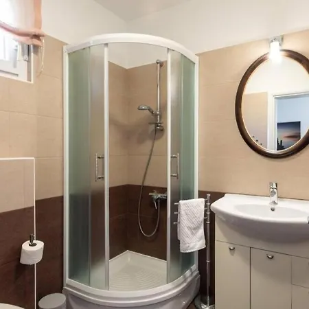 Family Apartment Natali Punat W Grill And Parking Lot 푸나트